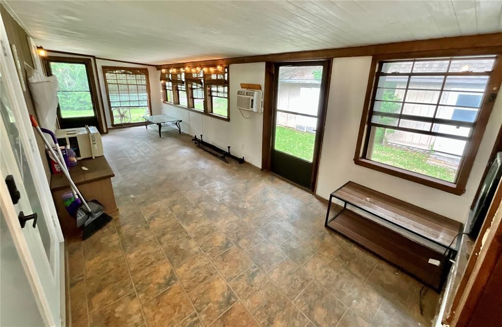 For Sale: $179,900 (3 beds, 2 baths, 1568 Square Feet)