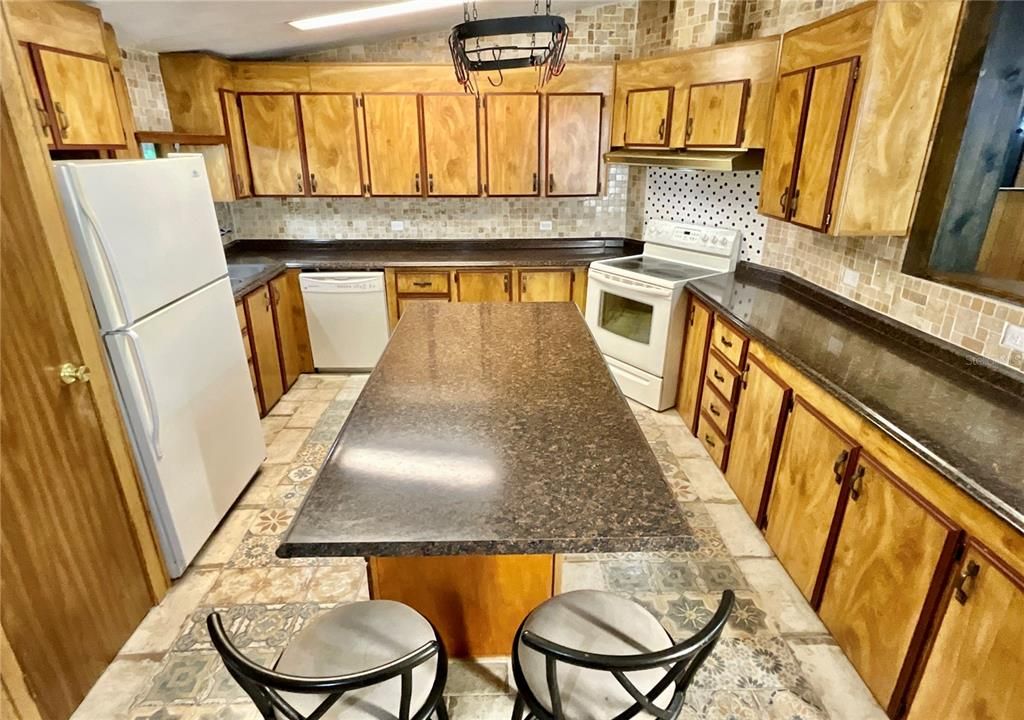 For Sale: $179,900 (3 beds, 2 baths, 1568 Square Feet)