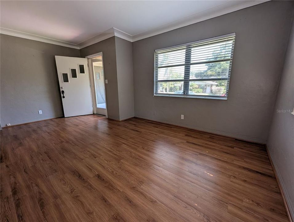 For Rent: $1,700 (1 beds, 1 baths, 2338 Square Feet)