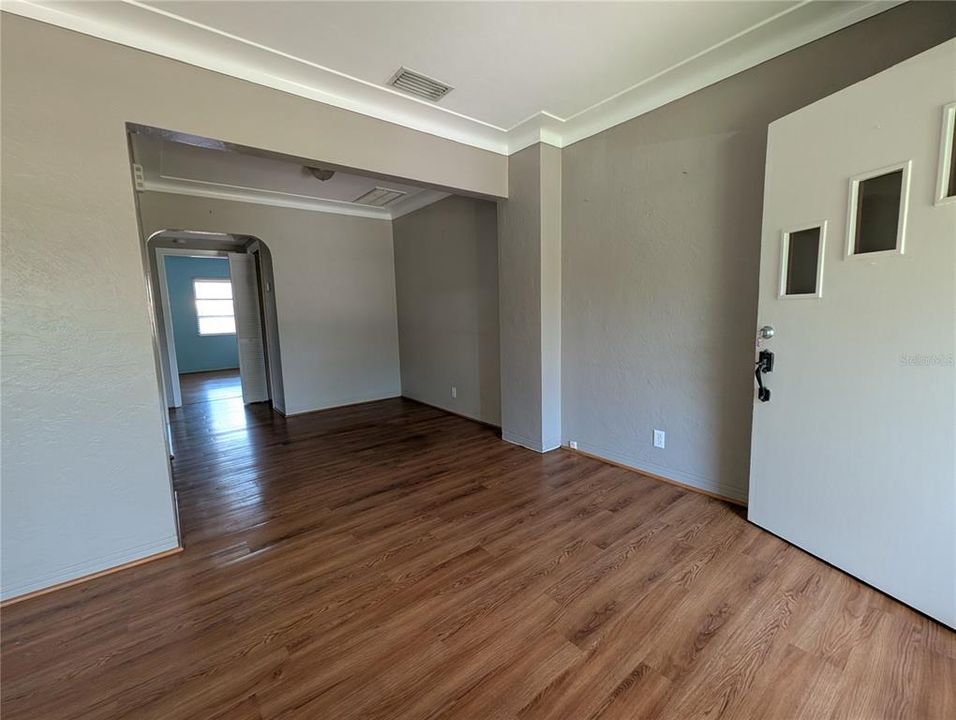 For Rent: $1,700 (1 beds, 1 baths, 2338 Square Feet)