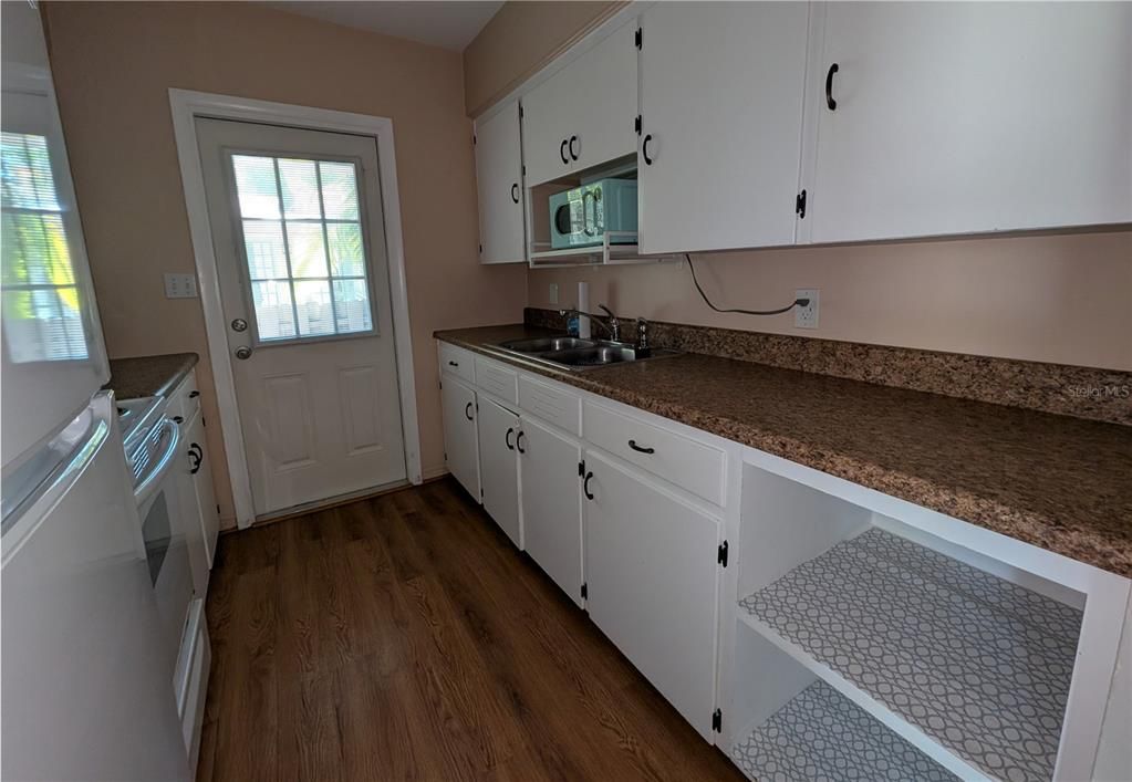 For Rent: $1,700 (1 beds, 1 baths, 2338 Square Feet)
