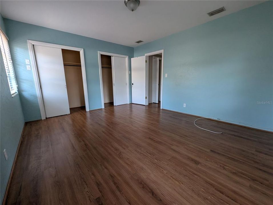 For Rent: $1,700 (1 beds, 1 baths, 2338 Square Feet)