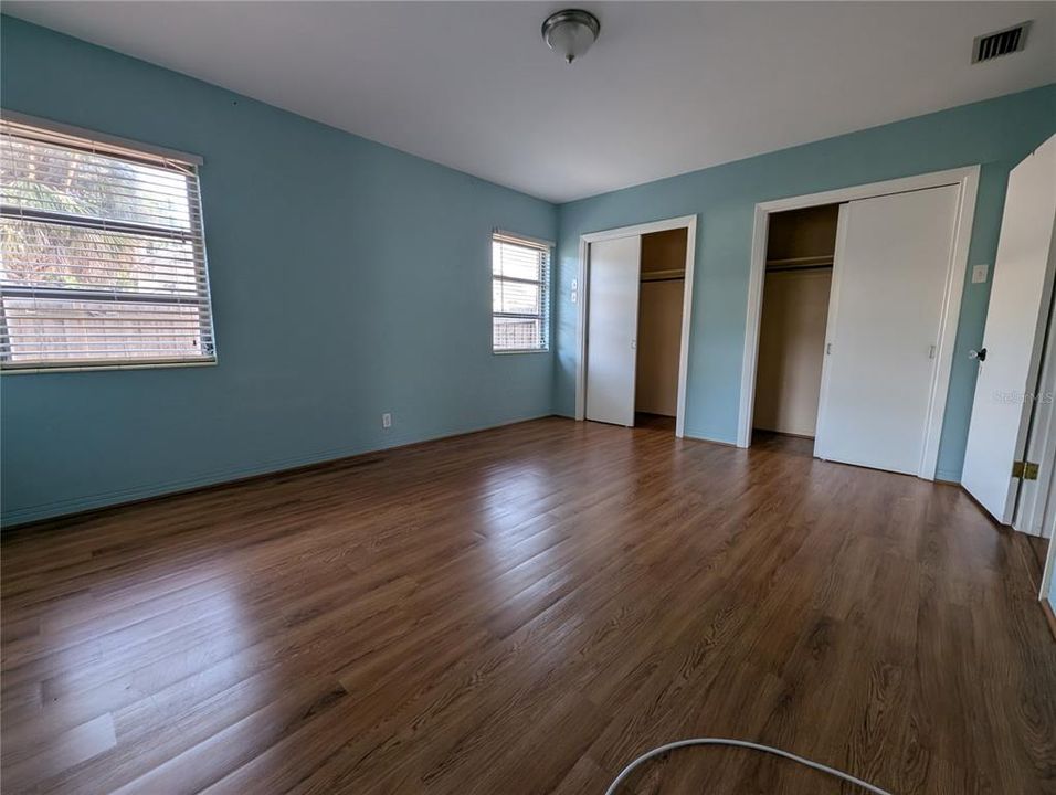 For Rent: $1,700 (1 beds, 1 baths, 2338 Square Feet)