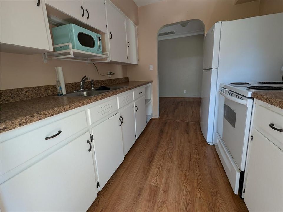 For Rent: $1,700 (1 beds, 1 baths, 2338 Square Feet)