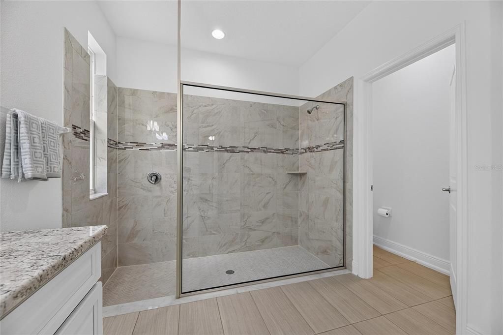 For Sale: $700,000 (5 beds, 4 baths, 3786 Square Feet)