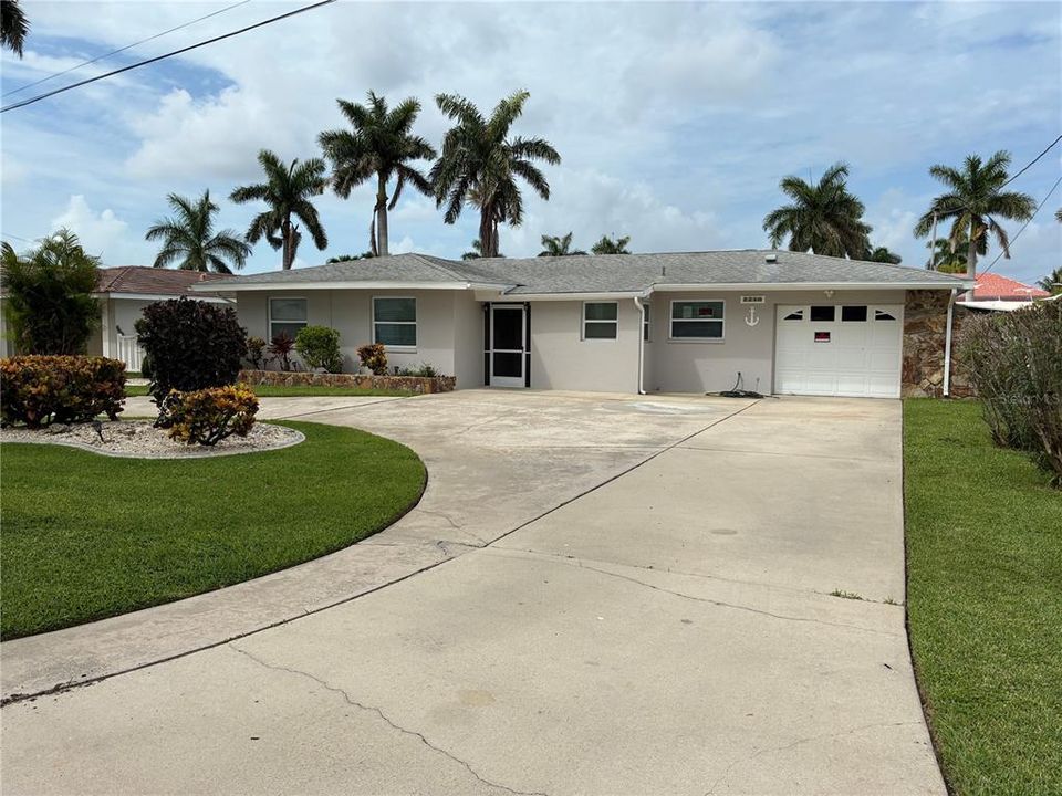 For Sale: $639,000 (3 beds, 3 baths, 1590 Square Feet)