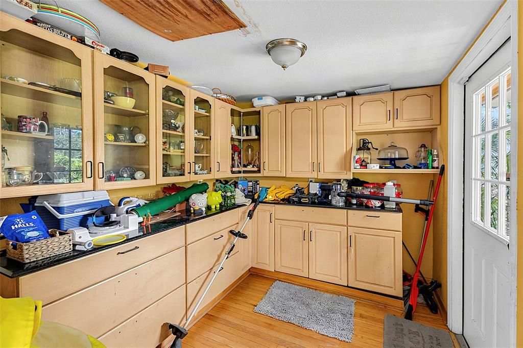 For Sale: $229,990 (4 beds, 1 baths, 1474 Square Feet)