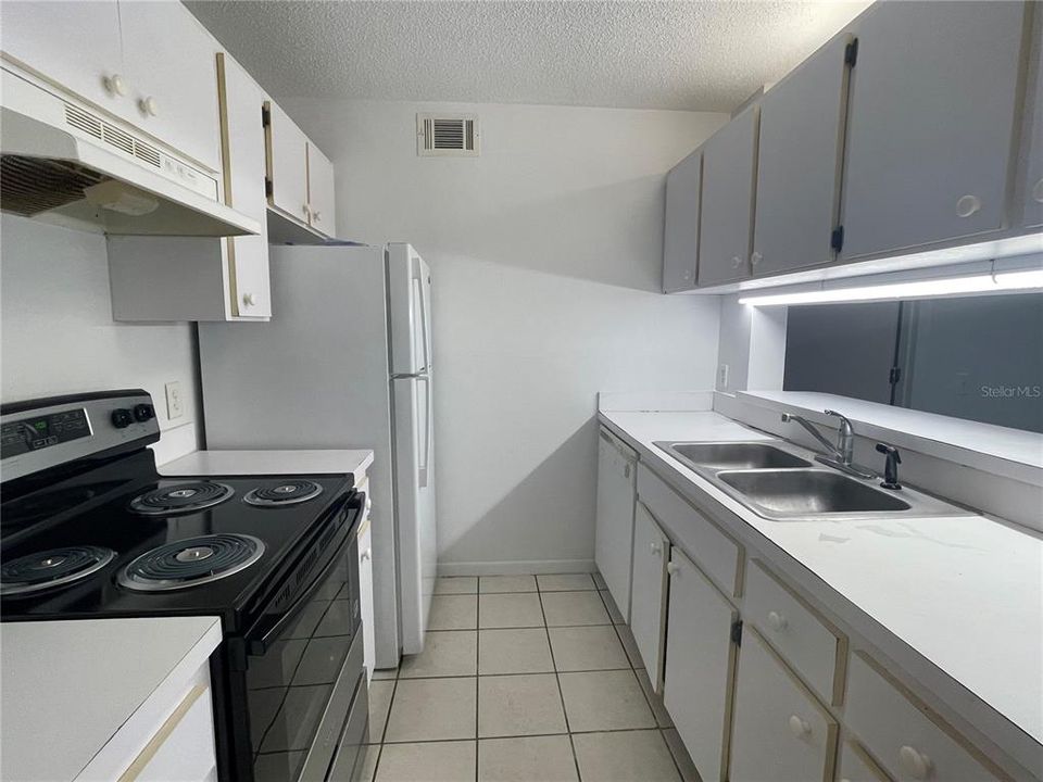 For Sale: $159,900 (4 beds, 4 baths, 1312 Square Feet)