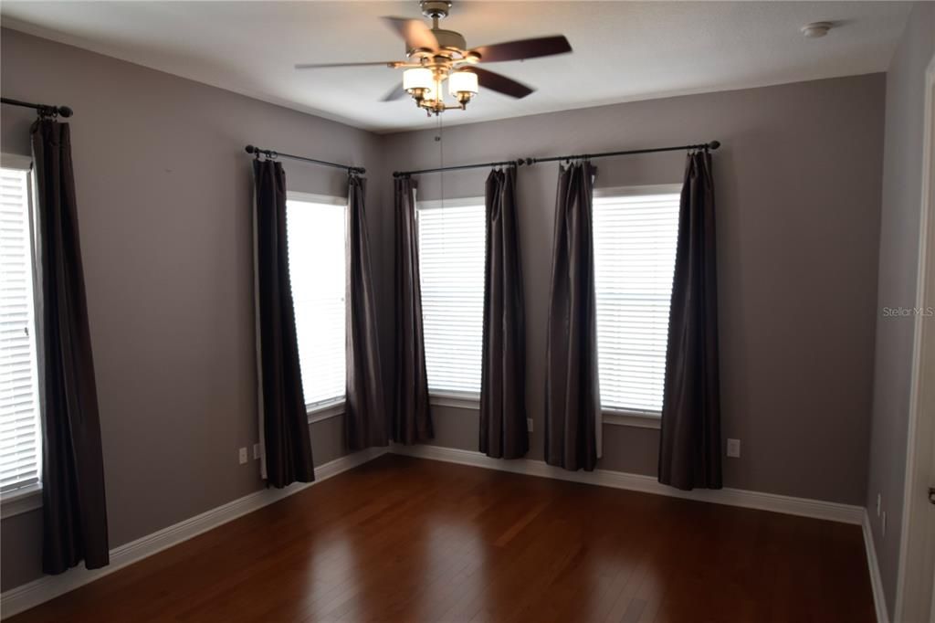 For Rent: $3,900 (3 beds, 2 baths, 2054 Square Feet)