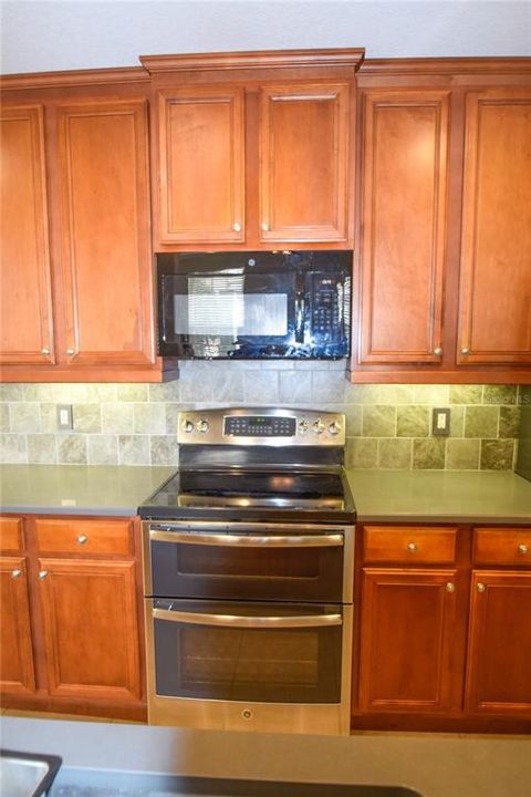 For Rent: $3,900 (3 beds, 2 baths, 2054 Square Feet)