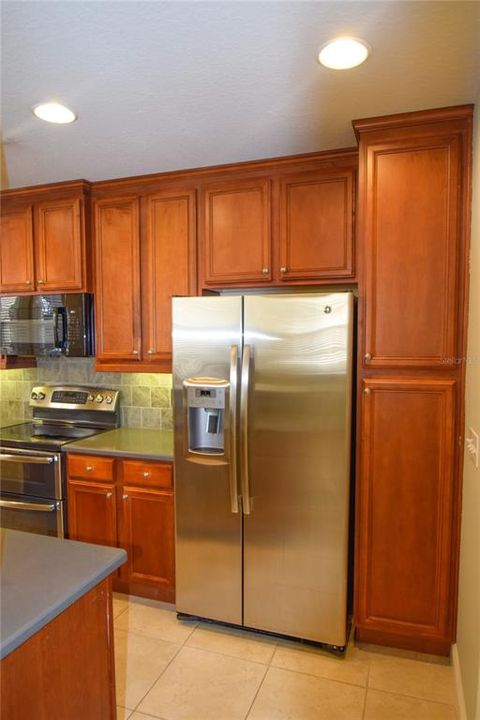 For Rent: $3,900 (3 beds, 2 baths, 2054 Square Feet)