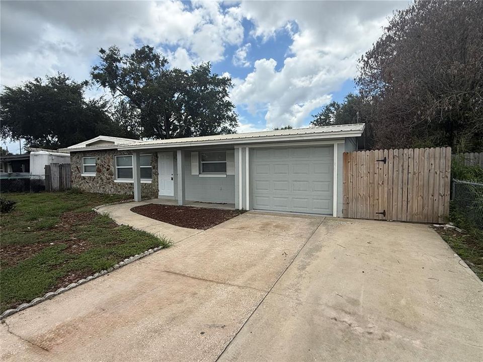 For Rent: $2,200 (3 beds, 2 baths, 1230 Square Feet)