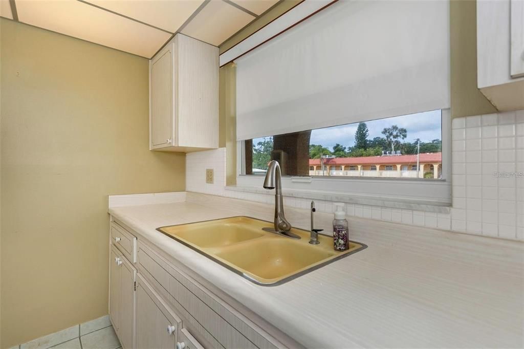 For Sale: $85,000 (1 beds, 1 baths, 680 Square Feet)