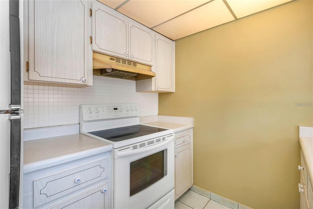 For Sale: $85,000 (1 beds, 1 baths, 680 Square Feet)
