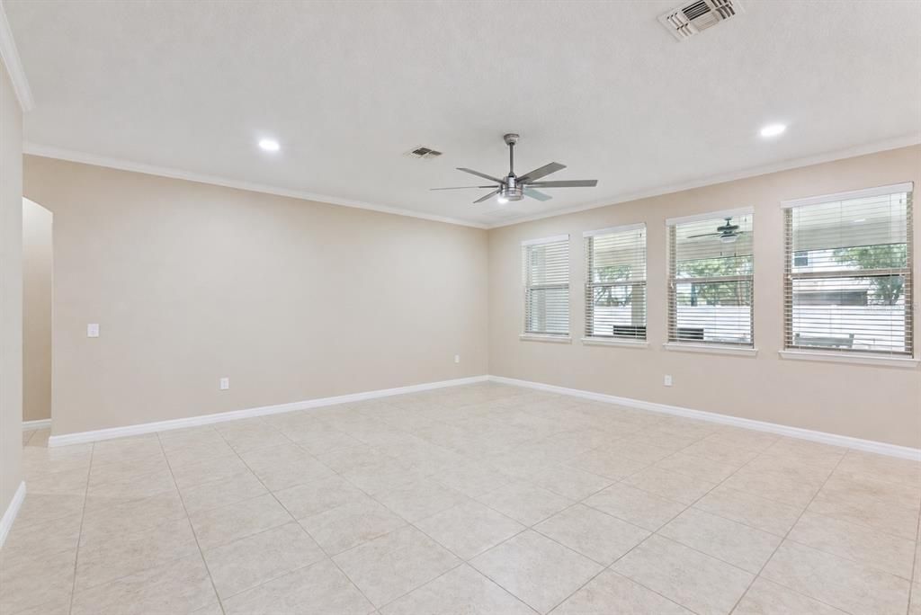 En Venta: $1,050,000 (6 camas, 4 baños, 4507 Pies cuadrados)