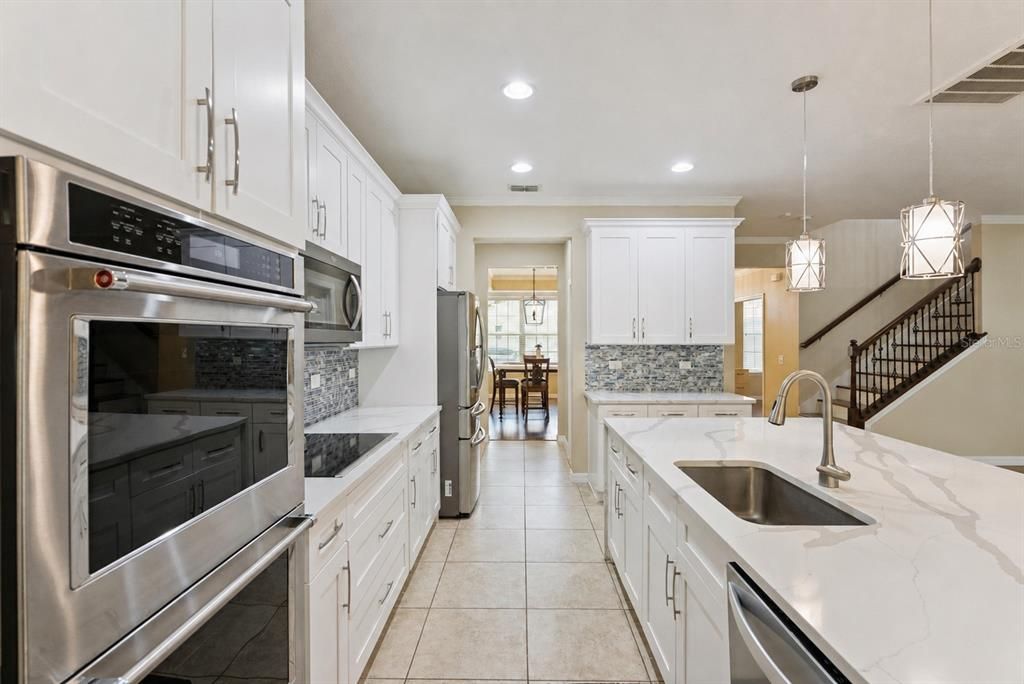En Venta: $1,050,000 (6 camas, 4 baños, 4507 Pies cuadrados)
