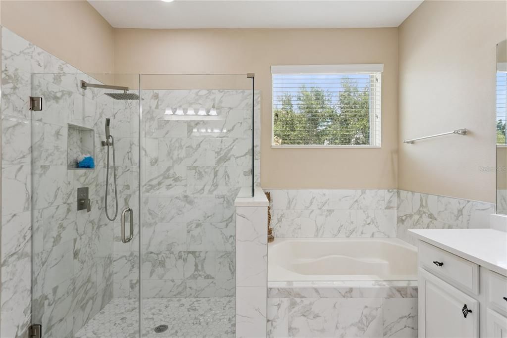 En Venta: $1,050,000 (6 camas, 4 baños, 4507 Pies cuadrados)