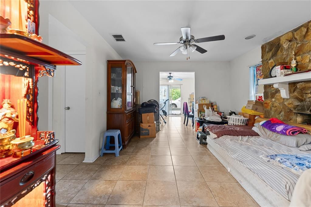 For Sale: $345,000 (2 beds, 1 baths, 1200 Square Feet)