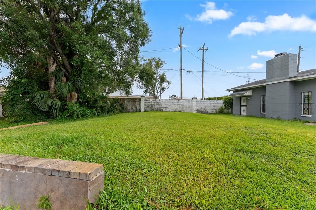 For Sale: $345,000 (2 beds, 1 baths, 1200 Square Feet)