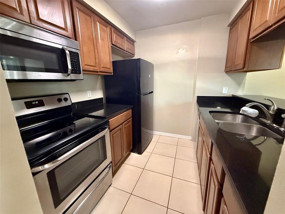 For Rent: $1,800 (2 beds, 1 baths, 748 Square Feet)
