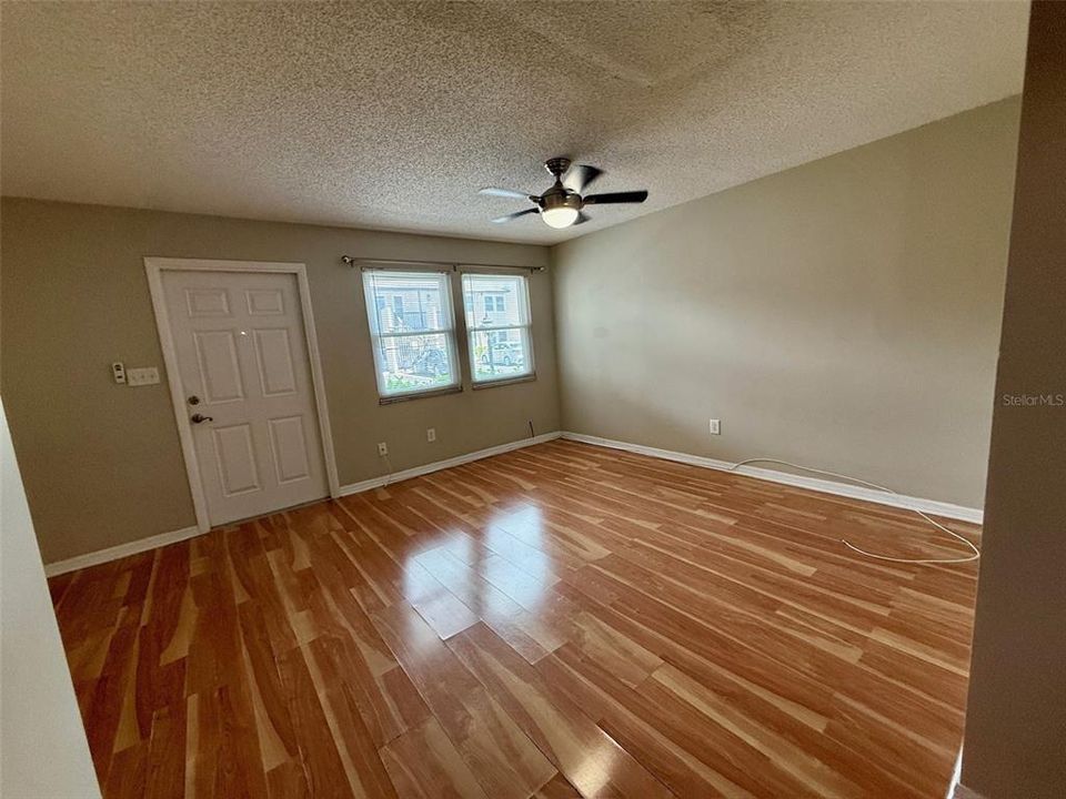 For Rent: $1,800 (2 beds, 1 baths, 748 Square Feet)