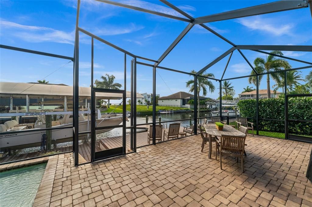For Sale: $1,095,000 (4 beds, 3 baths, 2640 Square Feet)