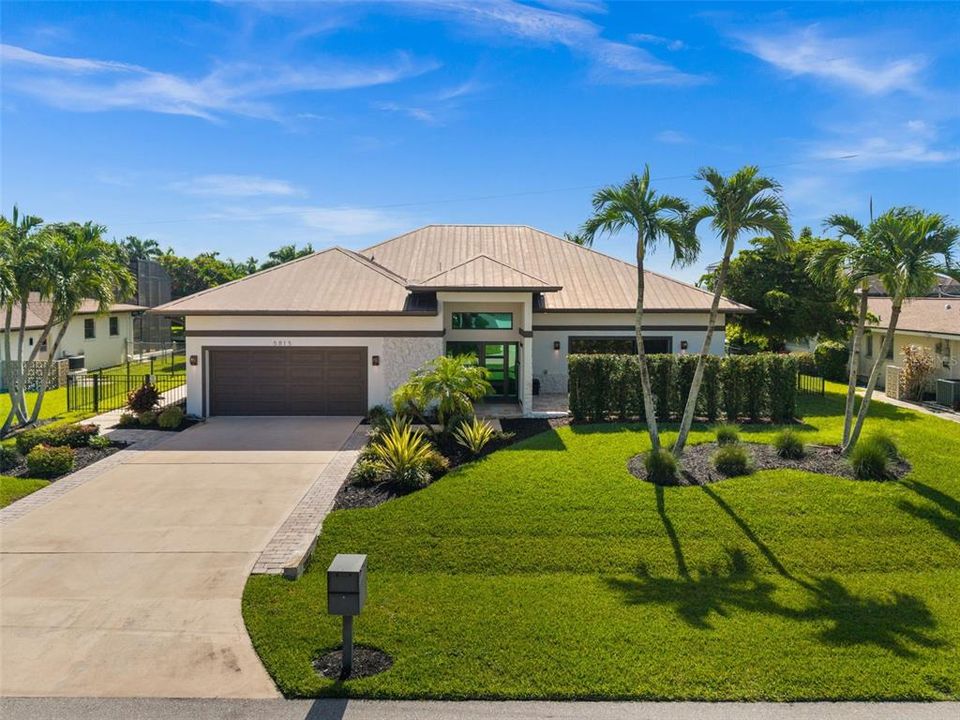 For Sale: $1,095,000 (4 beds, 3 baths, 2640 Square Feet)