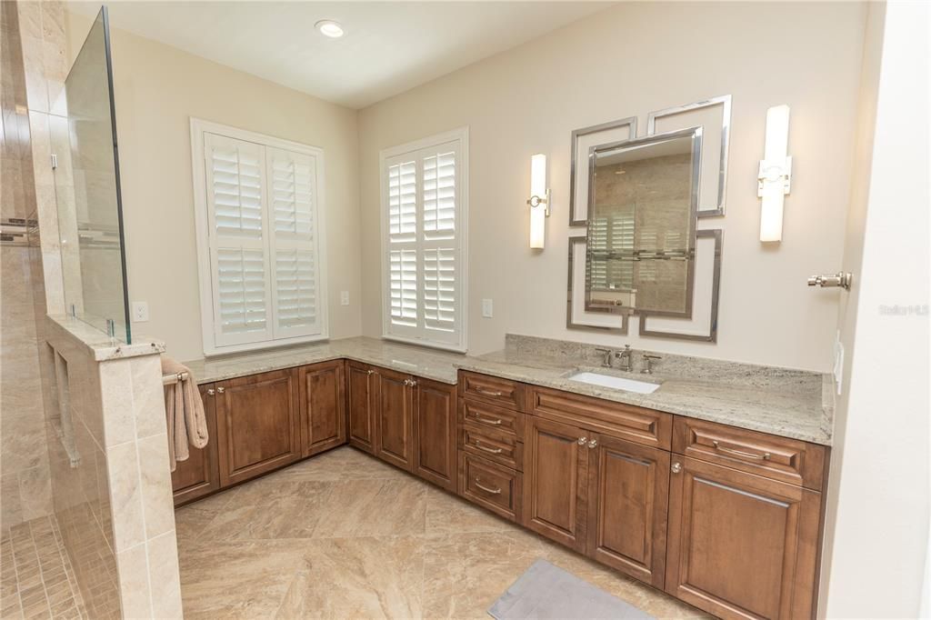 For Sale: $3,577,700 (4 beds, 3 baths, 4155 Square Feet)
