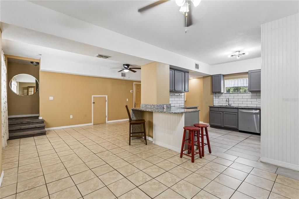 For Rent: $2,100 (3 beds, 2 baths, 1500 Square Feet)