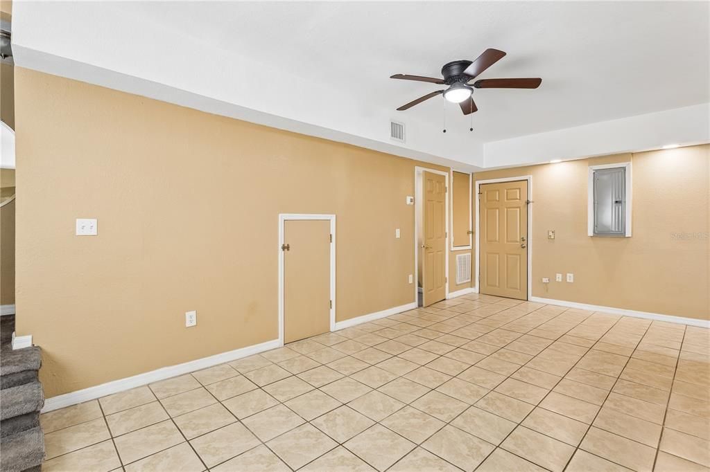 For Rent: $2,100 (3 beds, 2 baths, 1500 Square Feet)