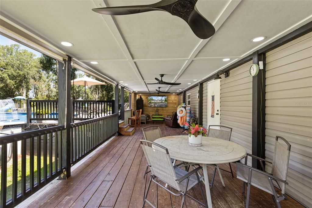 For Sale: $399,900 (4 beds, 2 baths, 1976 Square Feet)