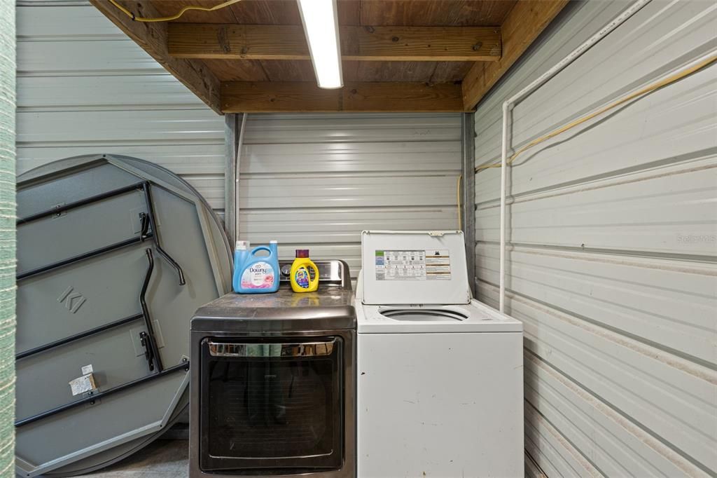 For Sale: $399,900 (4 beds, 2 baths, 1976 Square Feet)