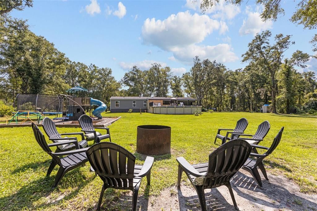 For Sale: $399,900 (4 beds, 2 baths, 1976 Square Feet)