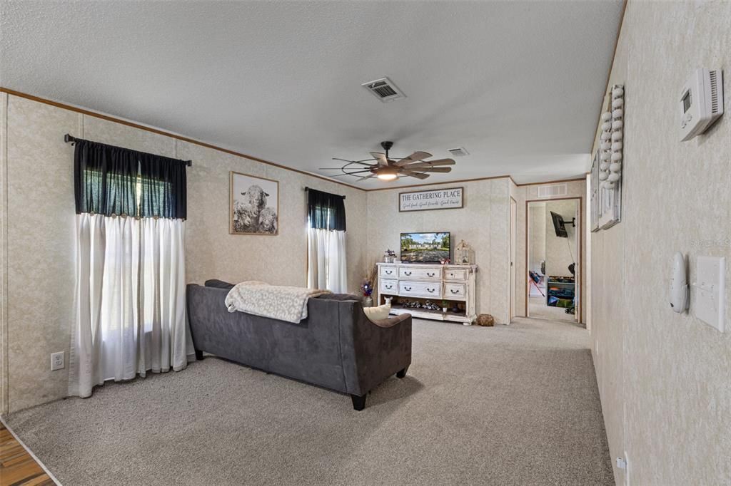 For Sale: $399,900 (4 beds, 2 baths, 1976 Square Feet)