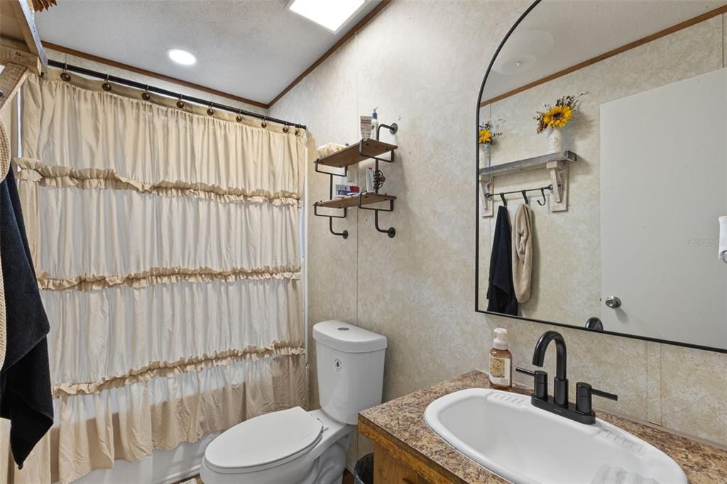 For Sale: $399,900 (4 beds, 2 baths, 1976 Square Feet)