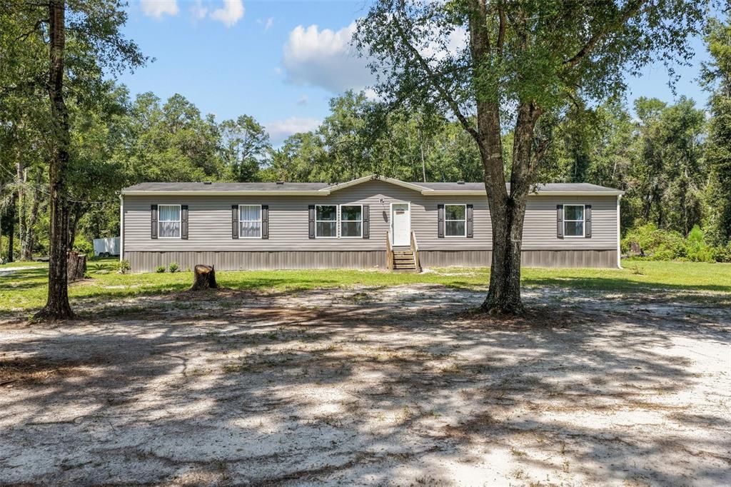For Sale: $399,900 (4 beds, 2 baths, 1976 Square Feet)