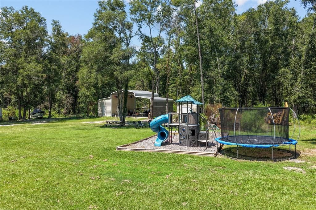 For Sale: $399,900 (4 beds, 2 baths, 1976 Square Feet)