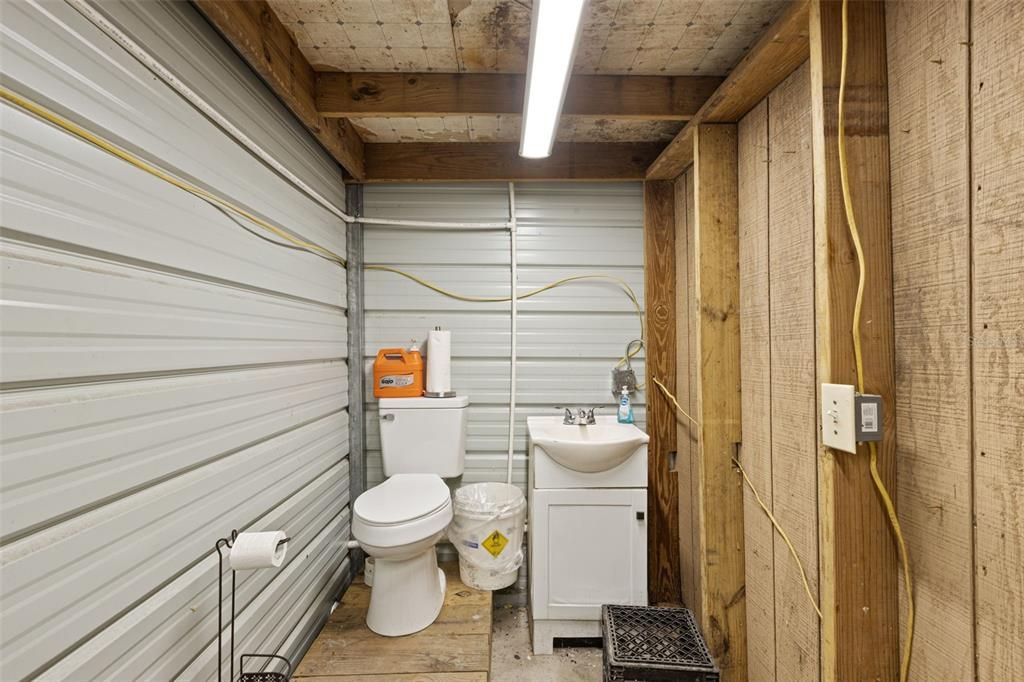 For Sale: $399,900 (4 beds, 2 baths, 1976 Square Feet)