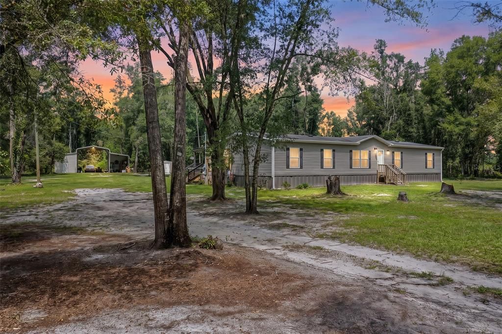 For Sale: $399,900 (4 beds, 2 baths, 1976 Square Feet)