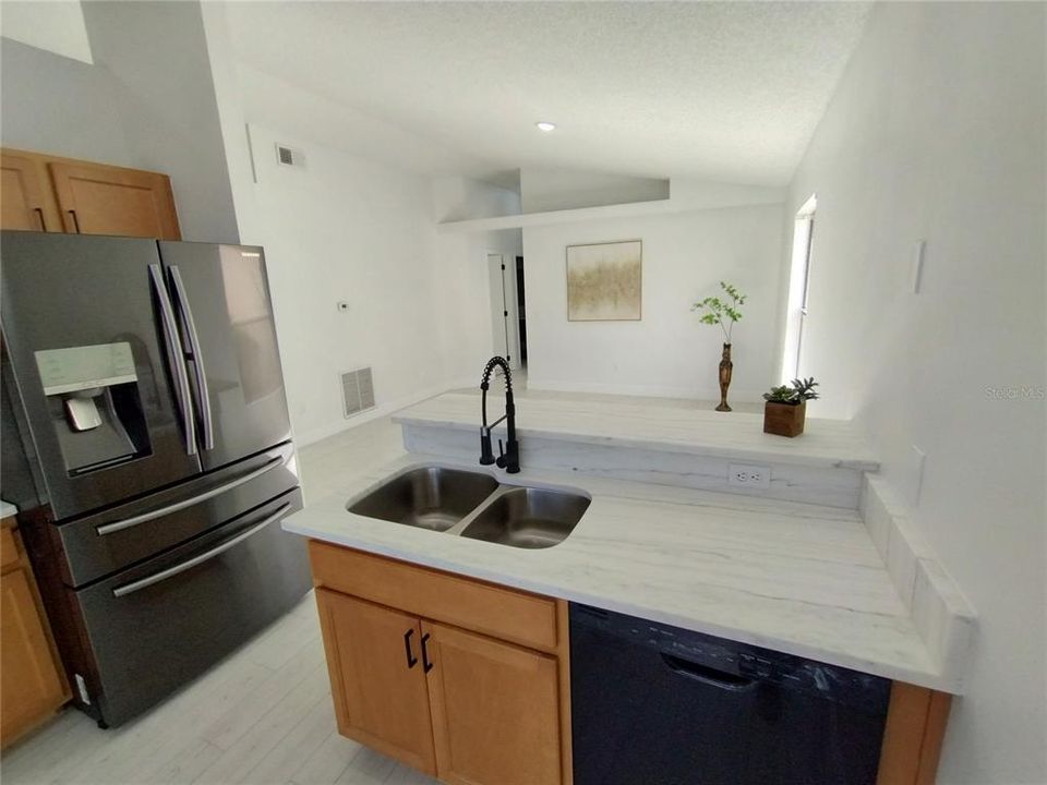 For Sale: $314,900 (3 beds, 2 baths, 1097 Square Feet)