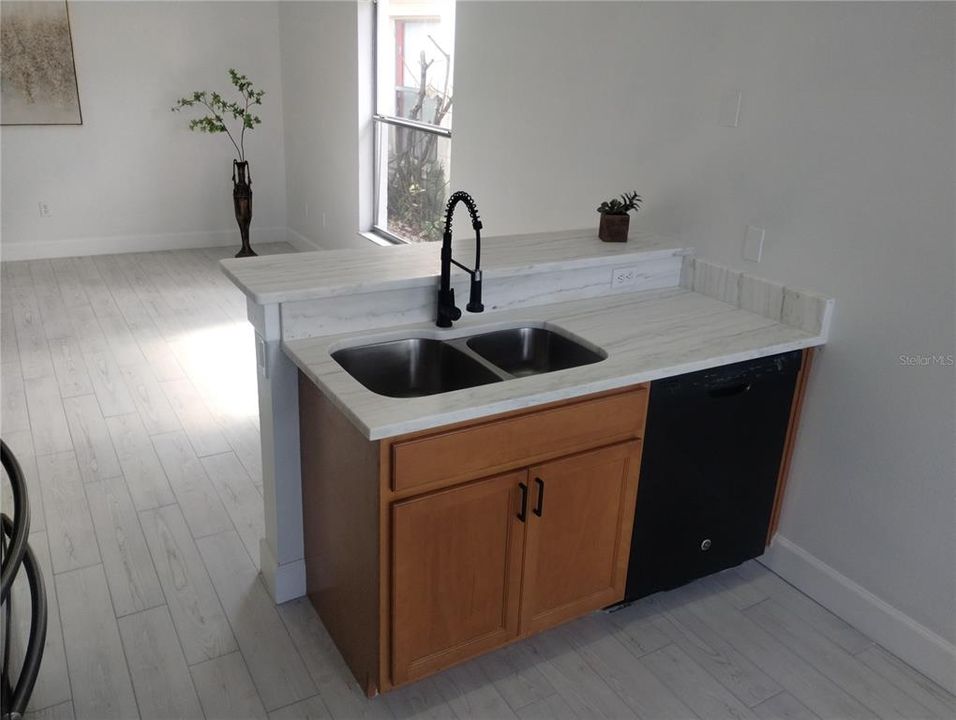 For Sale: $314,900 (3 beds, 2 baths, 1097 Square Feet)