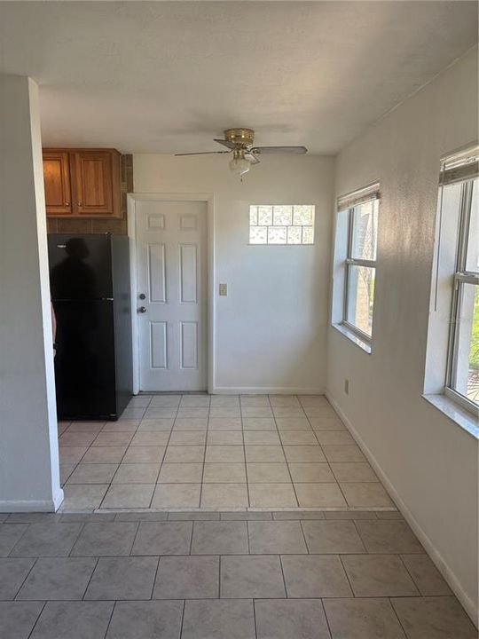 For Rent: $1,150 (1 beds, 1 baths, 550 Square Feet)