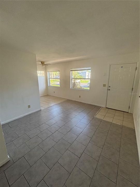 For Rent: $1,150 (1 beds, 1 baths, 550 Square Feet)