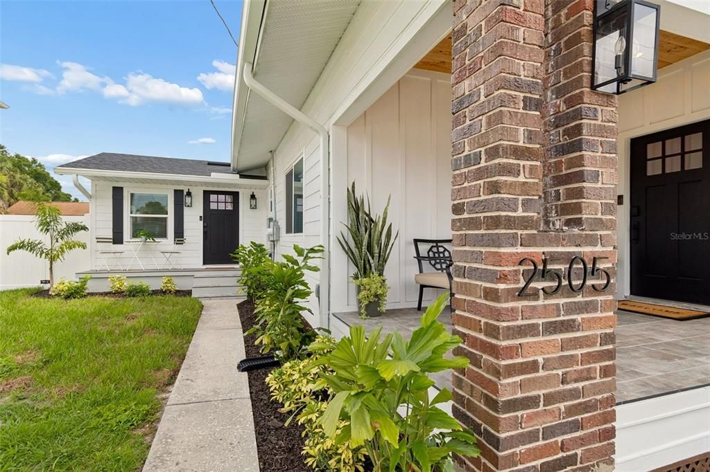 For Rent: $2,700 (2 beds, 1 baths, 643 Square Feet)
