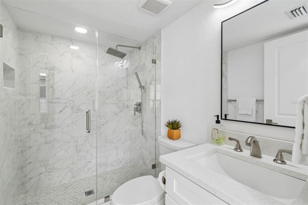 For Rent: $2,700 (2 beds, 1 baths, 643 Square Feet)