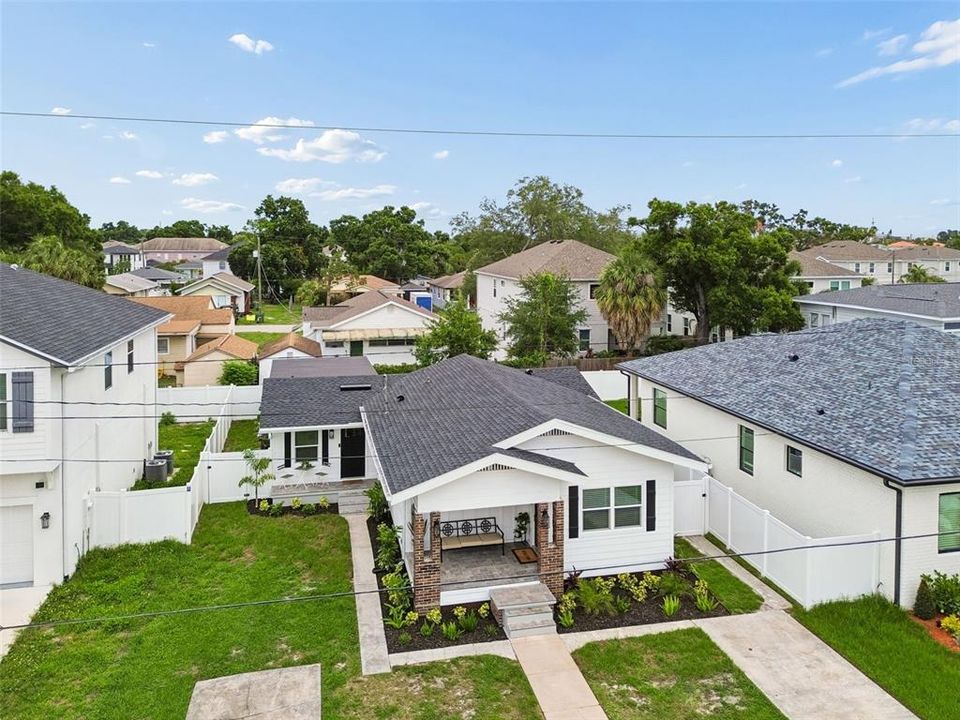 For Rent: $2,700 (2 beds, 1 baths, 643 Square Feet)