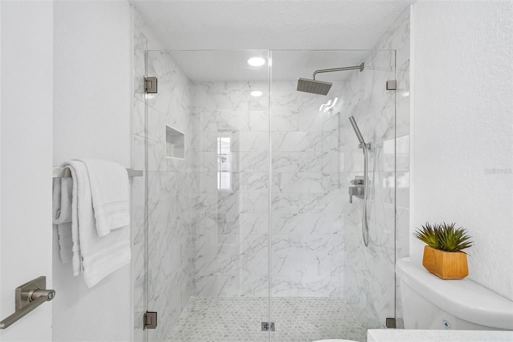 For Rent: $2,700 (2 beds, 1 baths, 643 Square Feet)
