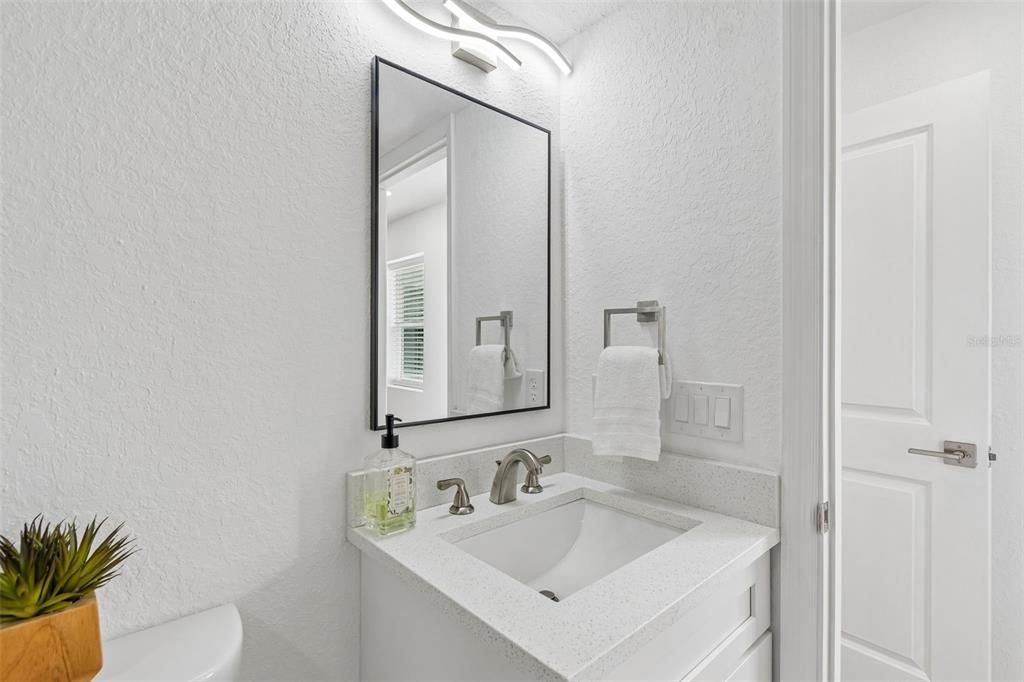 For Rent: $2,700 (2 beds, 1 baths, 643 Square Feet)