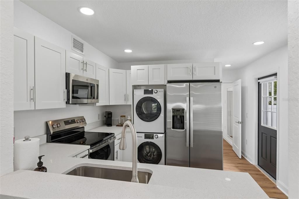 For Rent: $2,700 (2 beds, 1 baths, 643 Square Feet)