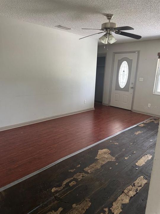 En Venta: $259,900 (3 camas, 3 baños, 1729 Pies cuadrados)